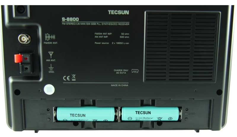 Tecsun S-8800 батарейный отсек
